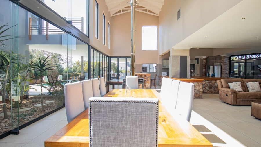 5 Bedroom Property for Sale in The Coves North West